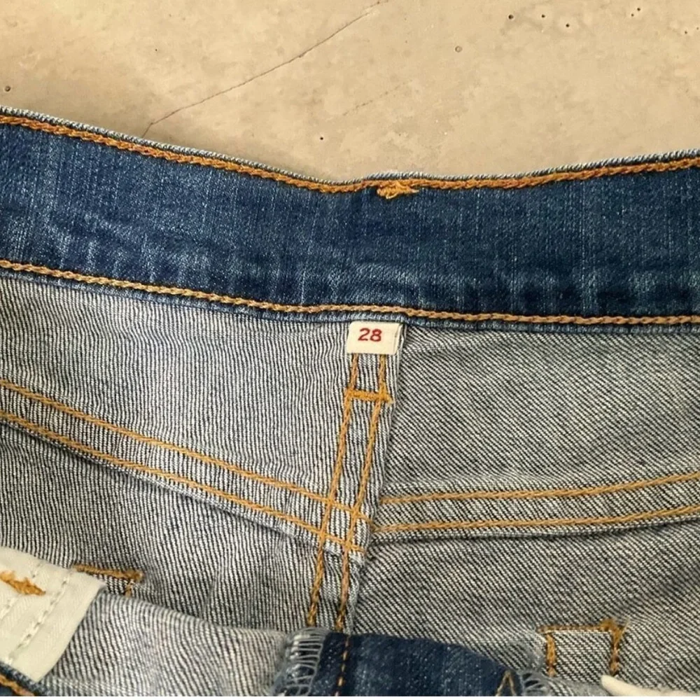 Levi’s Denim cuffed Jean Shorts Distressed Ripped Blue Mid Wash Size 28